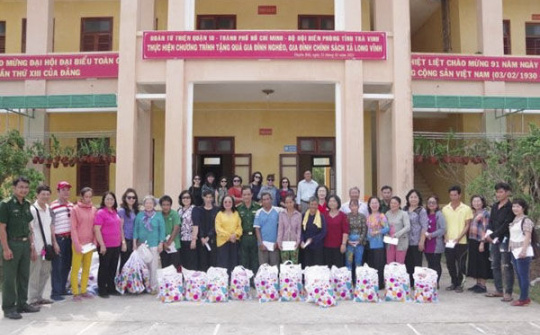 Trà Vinh: Nâng cao ý thức phòng chống dịch COVID – 19, ấm áp Tết của tình quân dân