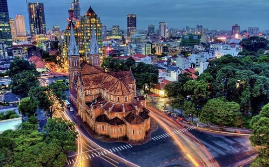 Thành phố Hồ Chí Minh những ngày xuân chạm ngõ