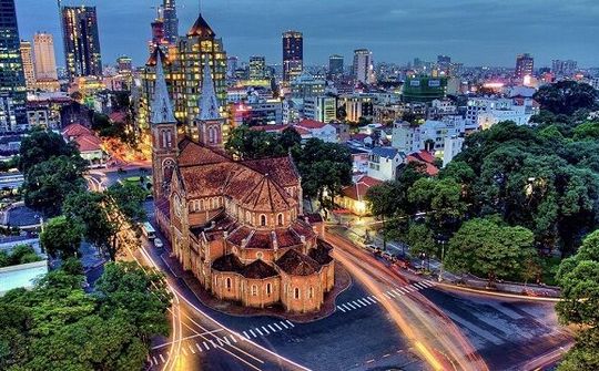 Thành phố Hồ Chí Minh những ngày xuân chạm ngõ