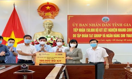 T&T Group và SHB trao tặng kit xét nghiệm nhanh COVID-19 và xe cứu thương hỗ trợ một số tỉnh, thành