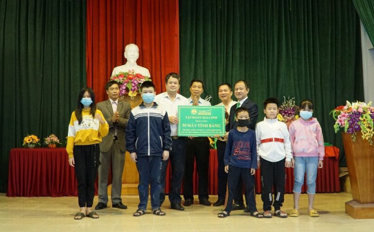 Tập đoàn Mai Linh: Mang “Sóng và máy tính” đến với học sinh khó khăn huyện Thường Tín