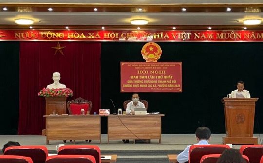 Hoà Bình: Thường trực HĐND thành phố giao ban với Thường trực HĐND các xã, phường