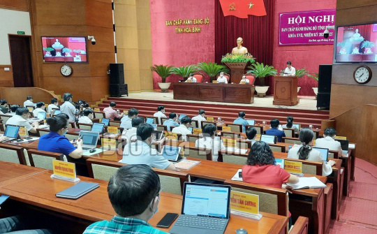 Hoà Bình: Phòng họp không giấy - Bước tiến mới trong ứng dụng công nghệ thông tin