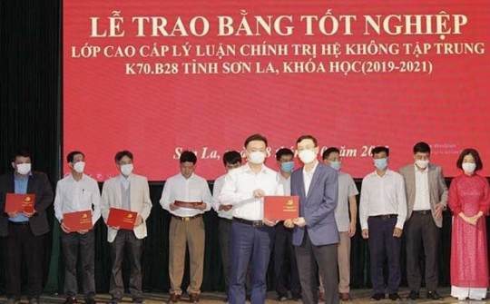 Sơn La: Bế giảng và trao Bằng tốt nghiệp lớp cao cấp lý luận chính trị hệ không tập trung khóa 2019-2021