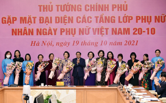 Thủ tướng gặp mặt đại diện các tầng lớp phụ nữ nhân Ngày Phụ nữ Việt Nam
