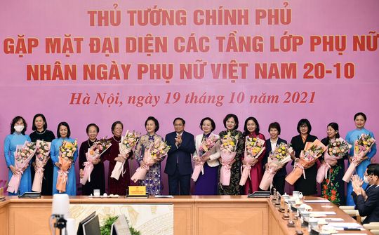 Thủ tướng gặp mặt đại diện các tầng lớp phụ nữ nhân Ngày Phụ nữ Việt Nam