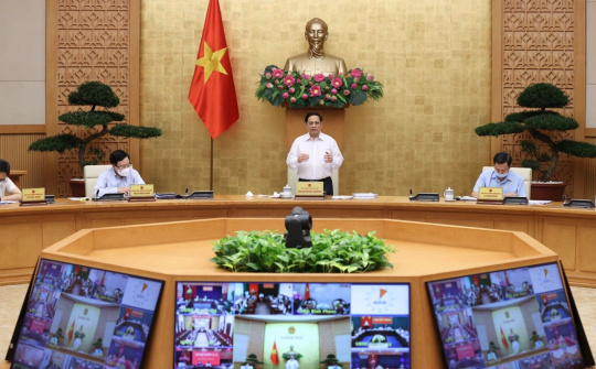 Thủ tướng yêu cầu khẩn trương hoàn thiện hai chiến lược lớn, sớm có chính sách kích thích kinh tế