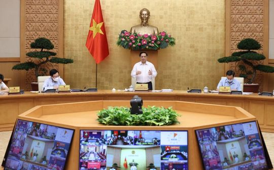 Thủ tướng yêu cầu khẩn trương hoàn thiện hai chiến lược lớn, sớm có chính sách kích thích kinh tế