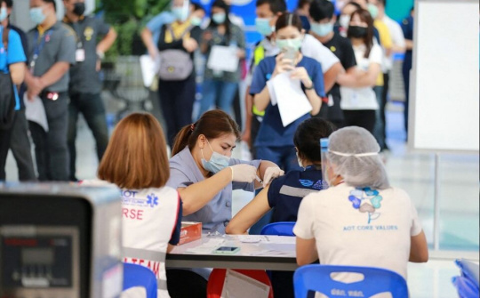 COVID-19 tiếp tục 'hạ nhiệt' ở Đông Nam Á