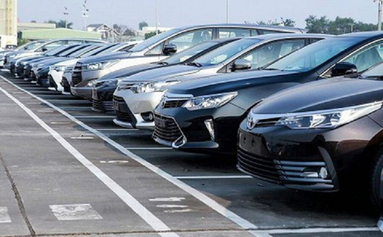 Nhập khẩu ô tô bất ngờ tăng mạnh trở lại