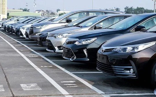 Nhập khẩu ô tô bất ngờ tăng mạnh trở lại