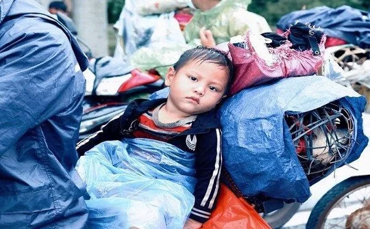 Cơn đại dịch và nỗi lòng những kẻ hồi hương