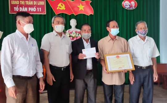  Lâm Đồng: Trao bằng khen cho 2 chốt bảo vệ vùng xanh