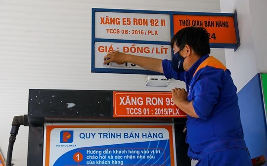 Ngày mai 26/10, giá xăng dầu trong nước có thể tiếp tục tăng mạnh