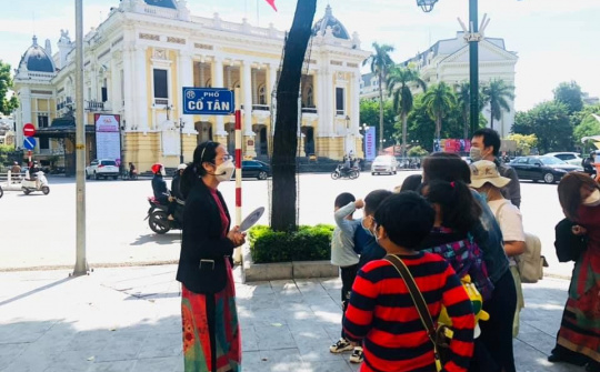 Khai trương tour đi bộ ''Kiến trúc Pháp trong lòng Hà Nội'', khởi động du lịch Thủ đô
