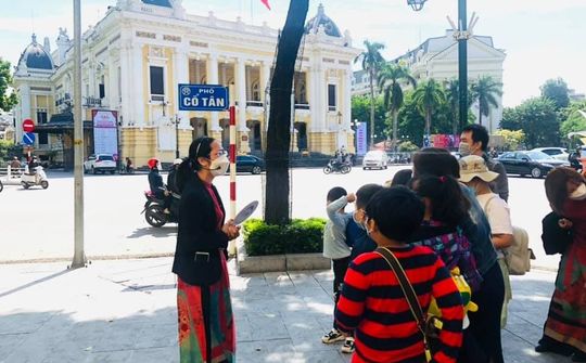 Khai trương tour đi bộ ''Kiến trúc Pháp trong lòng Hà Nội'', khởi động du lịch Thủ đô