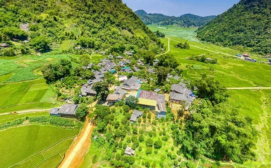 Khám phá vẻ đẹp thung lũng xứ Mường - Vân Sơn