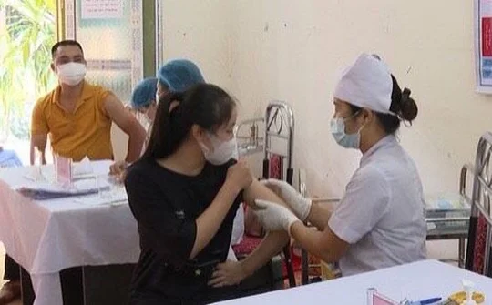 Bảo Thắng: Triển khai tiêm phòng Covid-19 cho học sinh và nhân viên y tế