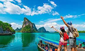 Việt Nam dự kiến mở cửa hoàn toàn đón du khách quốc tế từ 6/2022
