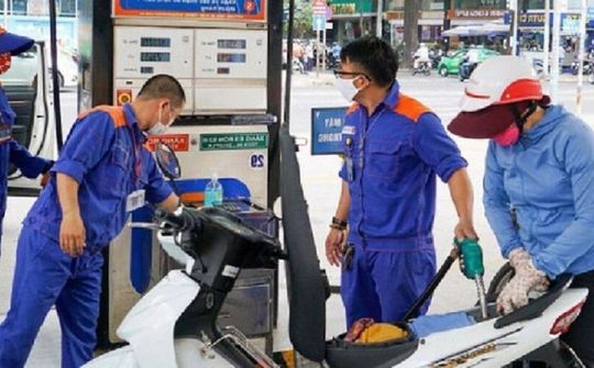 Giá xăng tăng lần thứ năm liên tiếp lên sát mức 25.000 đồng