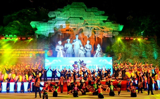 Phát triển công nghiệp văn hóa từ vốn quý của dân tộc