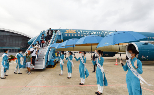 Đà Nẵng đón chuyến bay đầu tiên đưa du khách quốc tế đến Việt Nam