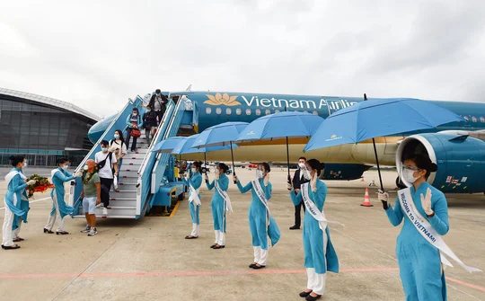 Đà Nẵng đón chuyến bay đầu tiên đưa du khách quốc tế đến Việt Nam