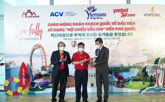 Đoàn du khách quốc tế đầu tiên đến Phú Quốc