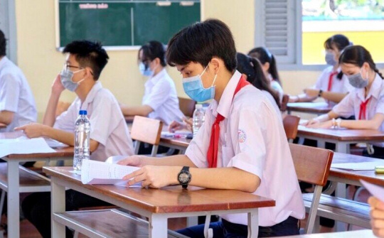 Hà Nội: Học sinh khối lớp 9 trở lại trường học trực tiếp từ ngày 22/11