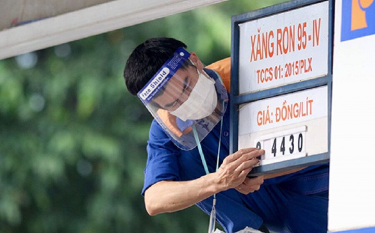 Giá xăng giảm hơn 1.000 đồng/lít từ 15h chiều nay