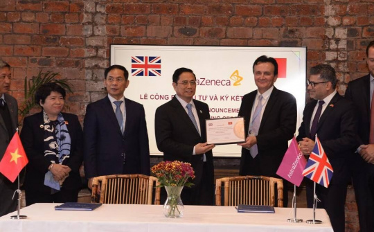 Thủ tướng thúc đẩy thỏa thuận bước ngoặt với AstraZeneca về vaccine và thuốc