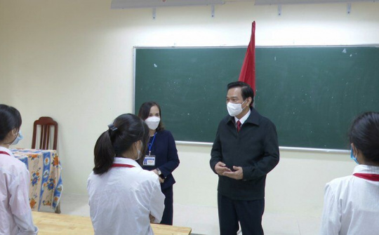 Học sinh lớp 9 của huyện Ba Vì phấn khởi trở lại trường