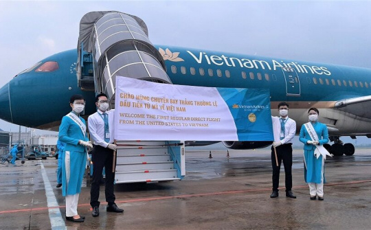 Chuyến bay thẳng thường lệ đầu tiên từ Mỹ của hàng không Việt Nam đã hạ cánh tại Đà Nẵng