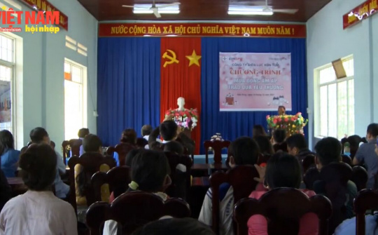 Trao quà cho hộ dân nghèo tỉnh Kon Tum