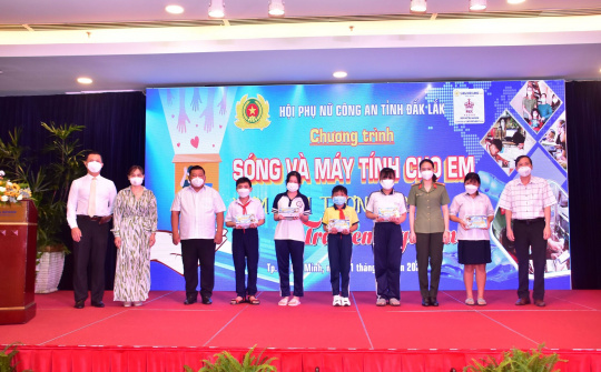 Công an tỉnh Đắk Lắk với chương trình “Sóng và máy tính cho em"