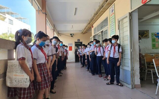 TPHCM: Từ ngày 13/12, học sinh lớp 9, 12 đến trường học trực tiếp
