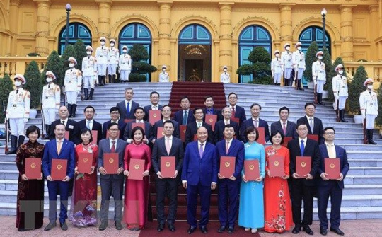 Mỗi Đại sứ và cán bộ ngoại giao hãy là những viên đá trên cao tốc đi đến sự thịnh vượng và hùng cường của dân tộc