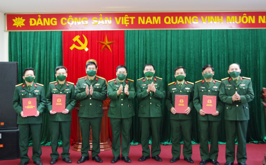 Cục Hậu Cần Quân Khu 4: Trao quyết định công tác cán bộ Quý IV năm 2021