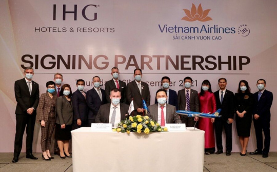 Vietnam Airlines ký kết hợp tác với tập đoàn khách sạn hàng đầu thế giới IHG