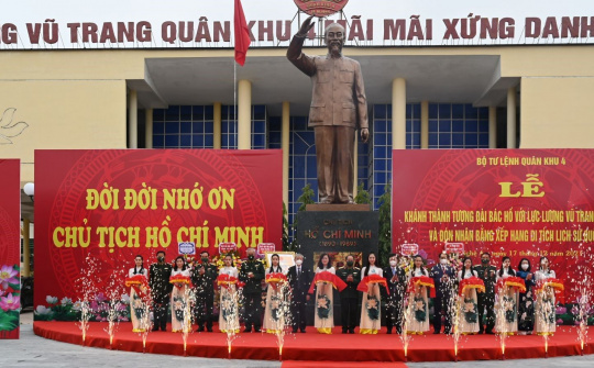Khánh thành Tượng đài Bác Hồ với Lực lượng vũ trang Quân khu 4