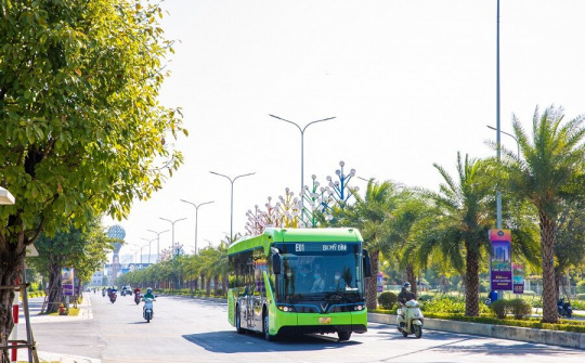 Xe buýt điện VinBus chính thức tham gia mạng lưới vận tải công cộng Hà Nội