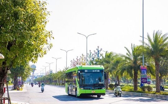 Xe buýt điện VinBus chính thức tham gia mạng lưới vận tải công cộng Hà Nội