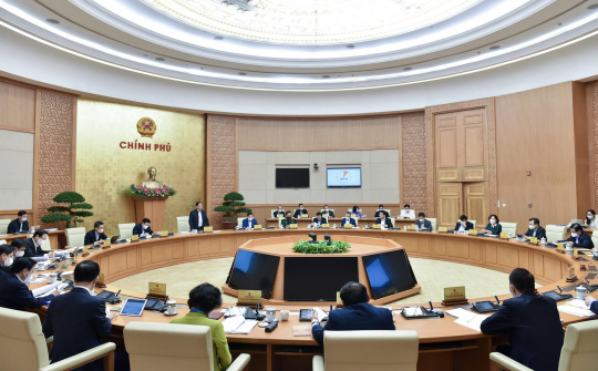 Phát triển hợp lý, cân bằng giữa công nghiệp, nông nghiệp, dịch vụ phù hợp với tình hình, bối cảnh mới