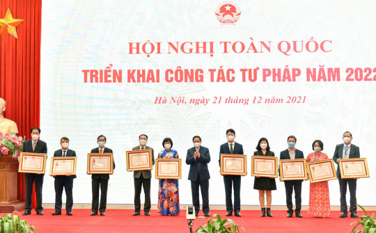 Đẩy mạnh phòng chống tham nhũng, lãng phí, tiêu cực, lợi ích nhóm ngay từ khi xây dựng thể chế