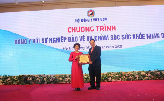 Sao Thái Dương nhận bằng khen vì đóng góp tích cực trong phòng, chống dịch Covid-19