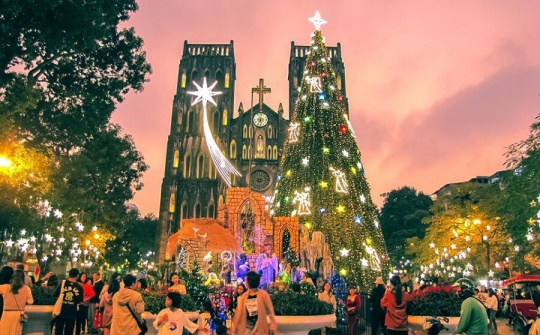 Hà Nội cấm đường và hạn chế người dân ra vào khu vực Nhà thờ Lớn đêm Giáng sinh