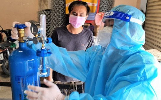 Thủ tướng yêu cầu đảm bảo nguồn cung oxy điều trị bệnh nhân Covid-19