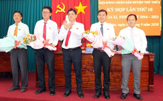 Huyện Thủ Thừa - “Bông hoa đang nở rực”