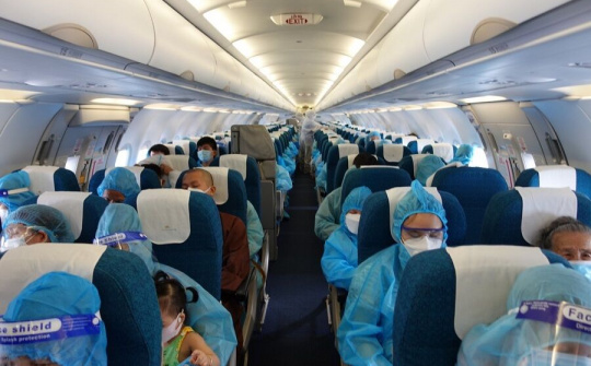 Bỏ quy định xét nghiệm Covid-19 đối với hành khách đi máy bay từ TP HCM, Cần Thơ