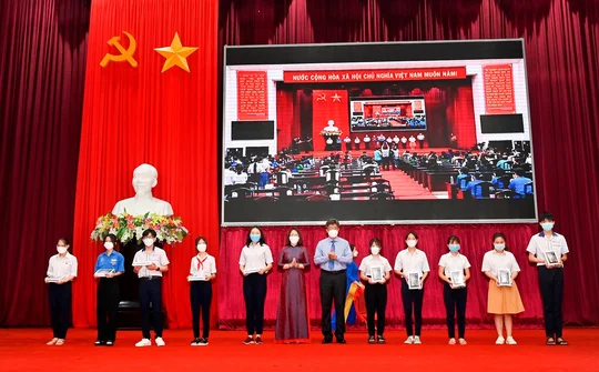 Bình Thuận: Tiếp nhận trên 16 tỷ đồng ủng hộ quỹ  “Sóng và máy tính cho em”